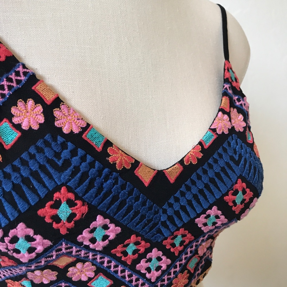 MISSGUIDED Embroidered Bralette - Picture 4 of 8